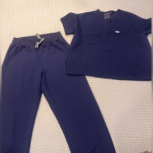Figs Navy scrub set